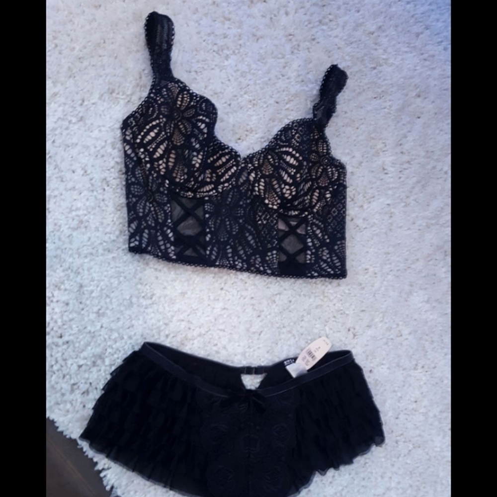 Victoria's Secret Bralette Black Lace embroidery 32c - Picture 3 of 5